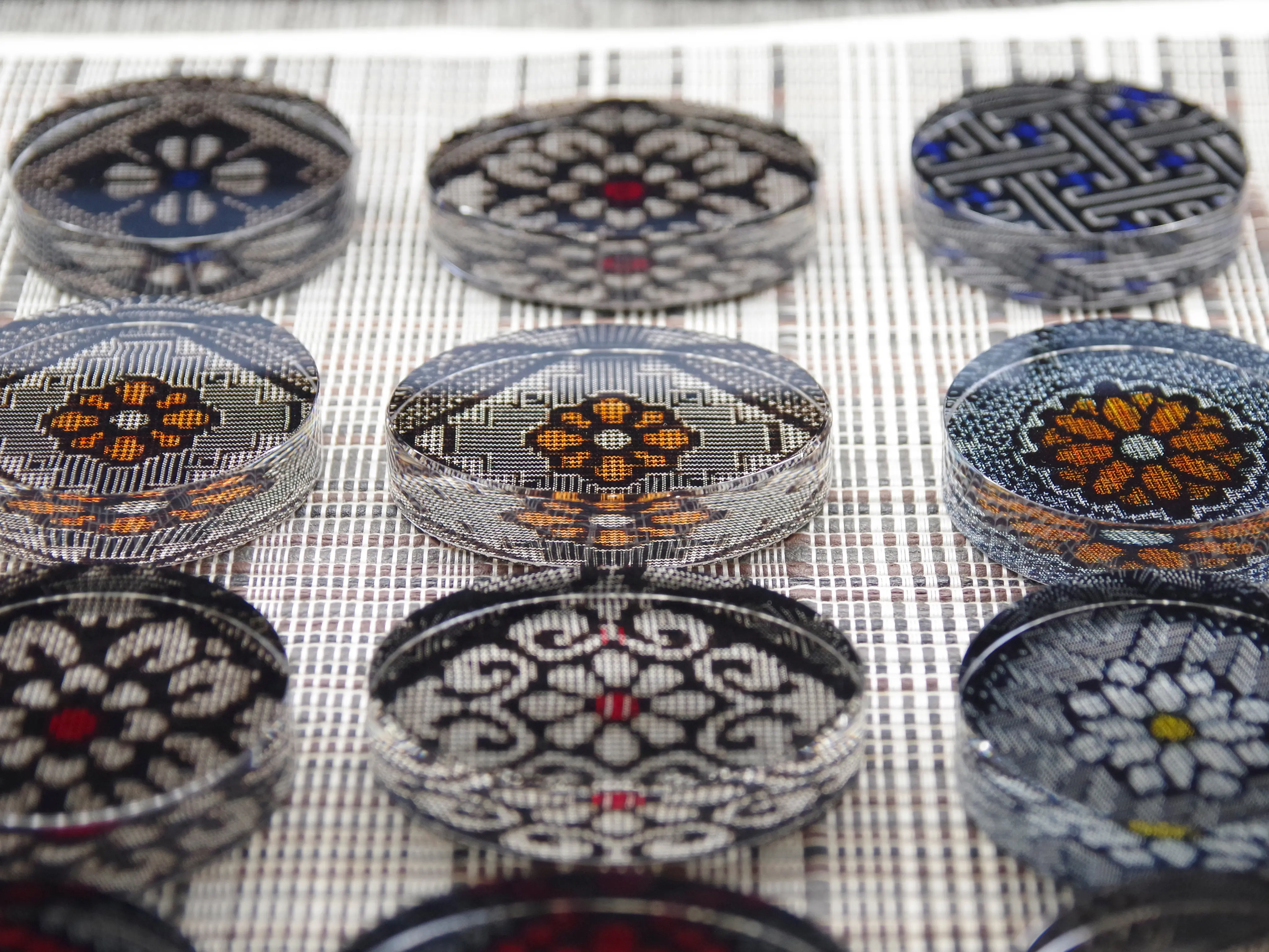 大島紬とMEOプロジェクトの様子