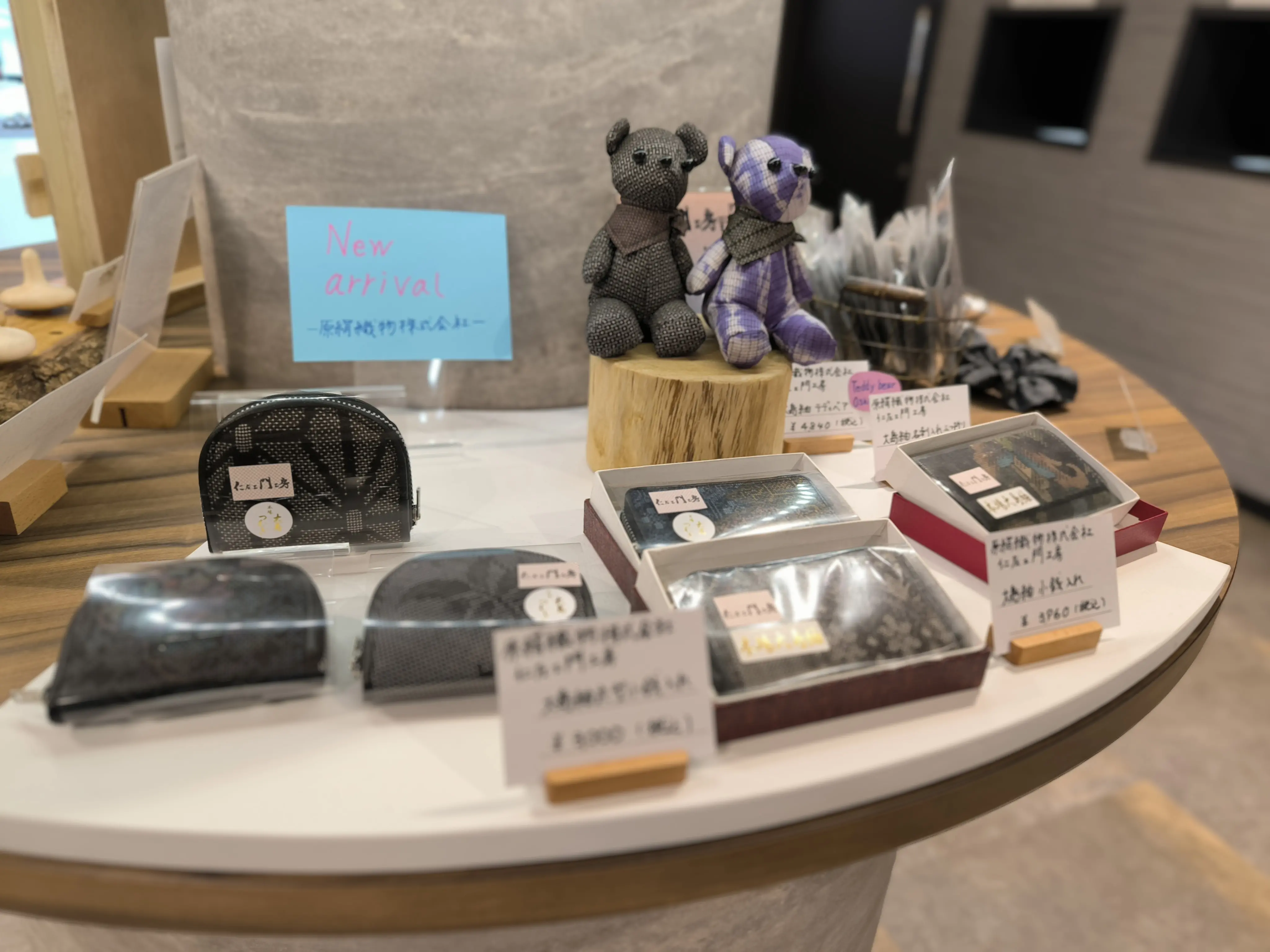 大島紬の小物展示の様子